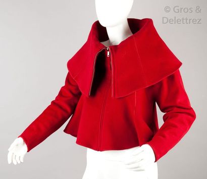 Claude MONTANA Petite veste ample en laine et cachemire rouge, important col cheminé...