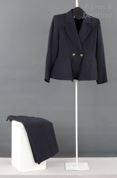 Yves SAINT LAURENT Rive Gauche Tailleur en gabardine de laine marine composée d'une...