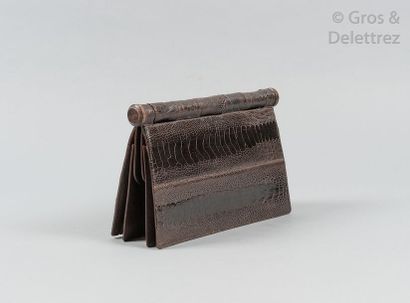 Yves Saint LAURENT Pochette articulée en cuir à l’imitation cuir exotique café, prise...