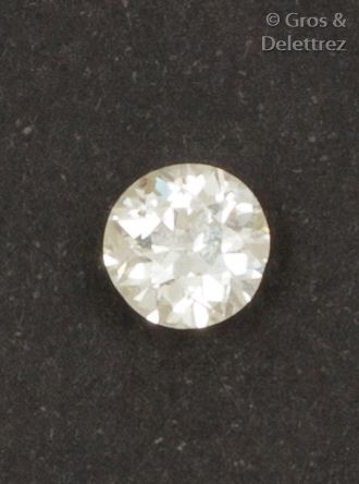 null Diamant sur papier de taille ancienne calibrant 1,40 carat.