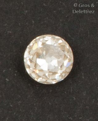 null Diamant sur papier de taille ancienne calibrant 2,39 carats.