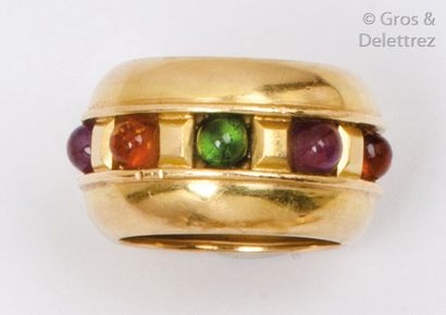 null Importante bague «?Jonc?» en or jaune ornée de cabochons de tourmaline de différentes...