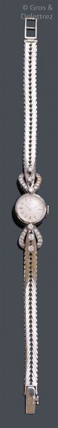 LONGINES Bracelet-montre en platine et or gris, les attaches serties de diamants...