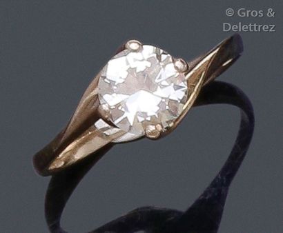 null Bague «Solitaire» en or gris, ornée d'un diamant taillé en brillant calibrant...