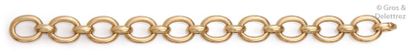 CARTIER Bracelet articulé en or jaune, orné de maillons ovales.
Signé Cartier, numéroté,...