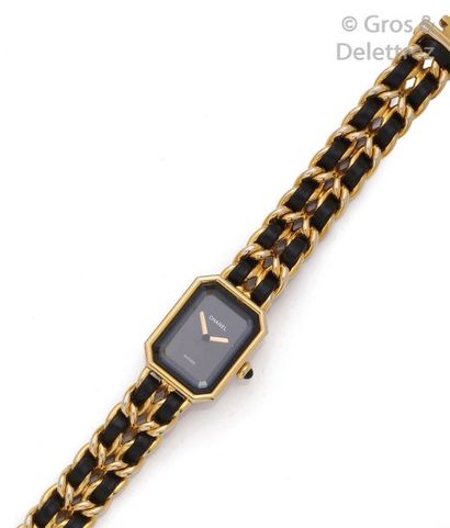 CHANEL «Première» - Bracelet-montre de dame en métal plaqué or, boîtier hexagonale,...
