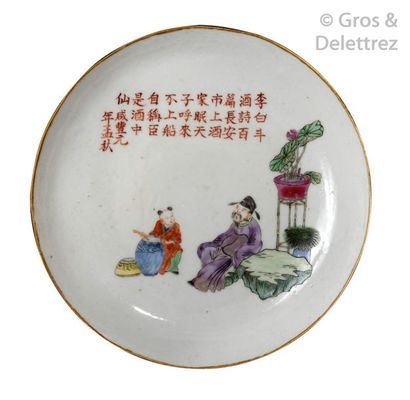 null Chine, XIXe siècle	

Assiette en porcelaine et émaux de la famille rose représentant...