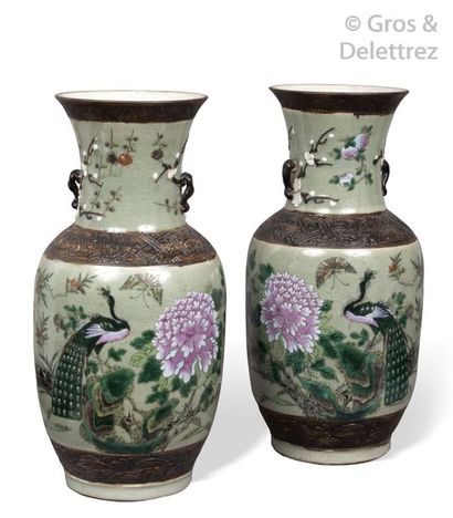 null Nankin, vers 1900	

Paire de vases balustre en porcelaine de Nankin à décor...