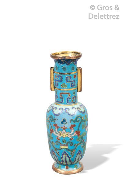 Chine, début XVIe siècle Petit vase à encens...