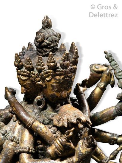 null Népal, XVe siècle	

Statue en bronze doré, représentant Chakra-Samvara avec...