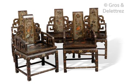 null Chine, période Guangxu Suite de dix fauteuils en bois laqué brun, rouge et or...