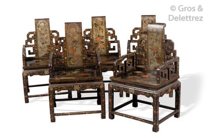 null Chine, période Guangxu Suite de dix fauteuils en bois laqué brun, rouge et or...