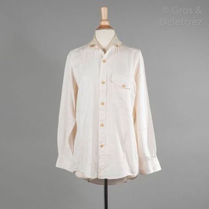 HERMÈS Paris département équitation circa 1980 Chemise en crêpe de soie écru façonnée...