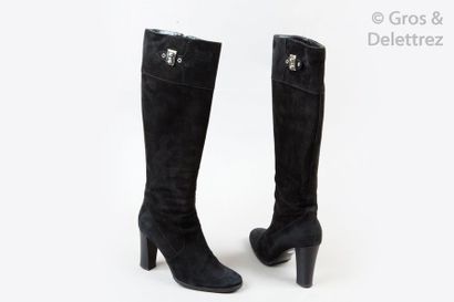 HERMES Paris made in Italy *Paire de bottes en agneau velours noir, pattes de mollet...