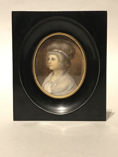 École Française du XIXe siècle Portrait de femme de profil.

Miniature sur ivoire...