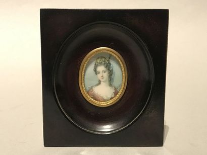 Auguste VIBERT (c.1805-1858) Portrait de femme.

Miniature sur ivoire à vue ovale.

Signée...
