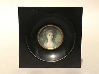 École Française du XIXe siècle Portrait de femme.

Miniature sur ivoire circulaire.

Porte...