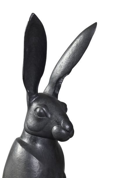 Florence JACQUESSON (née en 1962) «Lièvre debout» Sculpture en bronze à patine noire...