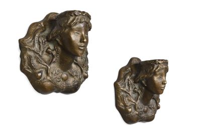 VADIM ANDROUSOV (1895-1975) Paire d'appliques en bronze à patine mordorée représentant...