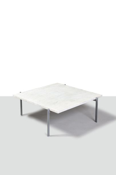 Poul KJAERHOLM (1929-1980) Table basse modèle «PK 61», plateau en marbre blanc reposant...