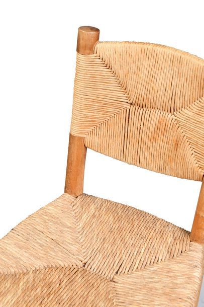 Charlotte PERRIAND (1903-1999) Suite de six chaises modèle «Bauche/n°19» en pin,...