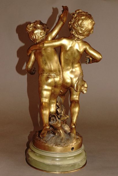 null D’après Louis-Auguste MOREAU (1855-1919) Deux enfants joueurs Épreuve en bronze...