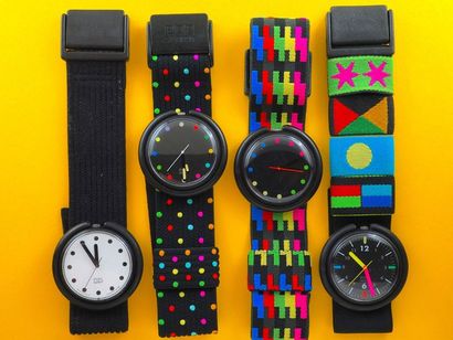 null SWATCH, lot de 4 montres comprenant les modèles suivants :

-Basic Black référence...