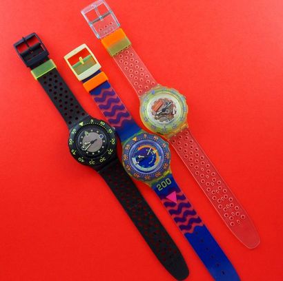 null SWATCH, lot de 3 montres de plongée comprenant les modèles suivants :

-Shamu-Black...