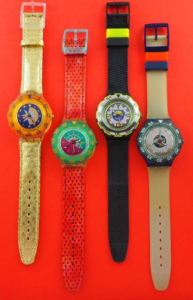 null SWATCH, lot de 4 montres de plongée comprenant les modèles suivants :

-Golden...