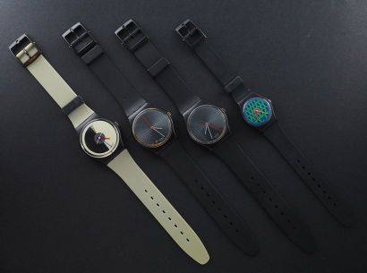 null SWATCH, lot de 4 montres comprenant les modèles suivants :

-Mezza Luna (Bracelet...