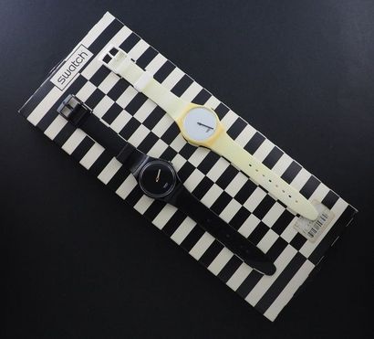 null SWATCH, Pack 2 montres White and Black référence : GZS10 PACK SPECIAL état :...