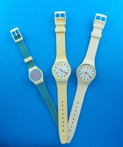 null SWATCH, lot de 3 montres comprenant les modèles suivants :

-Raspberry Shortcake...