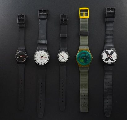 null SWATCH, lot de 5 montres comprenant les modèles suivants :

-Black Pearl (Bracelet...