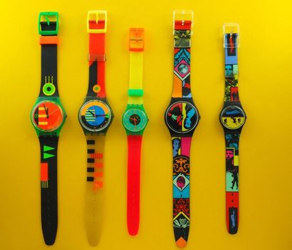 null SWATCH, lot de 5 montres comprenant les modèles suivants :

-Neo Rider (Bracelet...