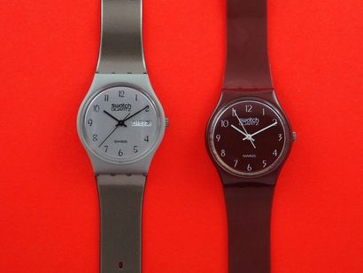 null SWATCH, lot de 2 montres comprenant les modèles suivants :

-GM 700 (Jours en...