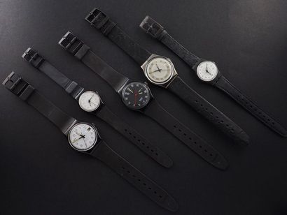 null SWATCH, lot de 5 montres comprenant les modèles suivants :

-Fixing (Bracelet...