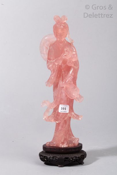 null Sujet en pierre dure de couleur rose représentant une déesse du Printemps

Socle...