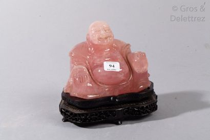 null Statuette de bouddha en pierre dure de couleur rose.

Socle en bois. Chine,...