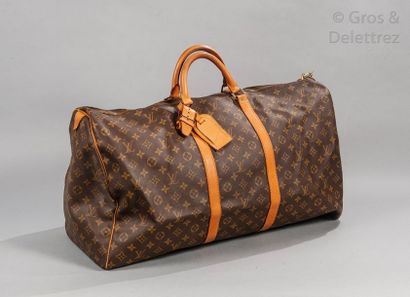 LOUIS VUITTON Sac "Keepall" 60cm en toile Monogram et cuir naturel, fermeture éclair...