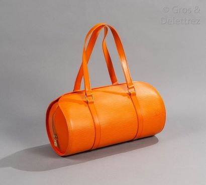 LOUIS VUITTON Sac "Soufflot" 31cm en cuir épi mandarine et veau à la couleur, fermeture...