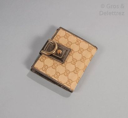 GUCCI Portefeuille compact en toile siglée GG Suprême beige et porc métallisé, fermeture...