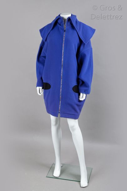 Paco RABANNE Manteau en drap bleu lavande à zip multicolore remontant jusqu’à un...