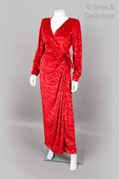 LANVIN Haute Couture n°3625/CB circa 1980 Robe en panne de velours damassé rouge,...