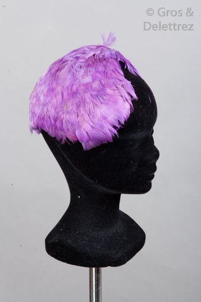 Madame Suzy, anonyme circa 1940 Lot composé de cinq chapeaux calotte, trois en plumes...