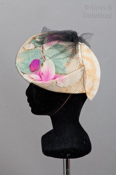 Caroline Reboux, Rose Valois, Madame Suzy circa 1940 Lot composé de quatre chapeaux,...