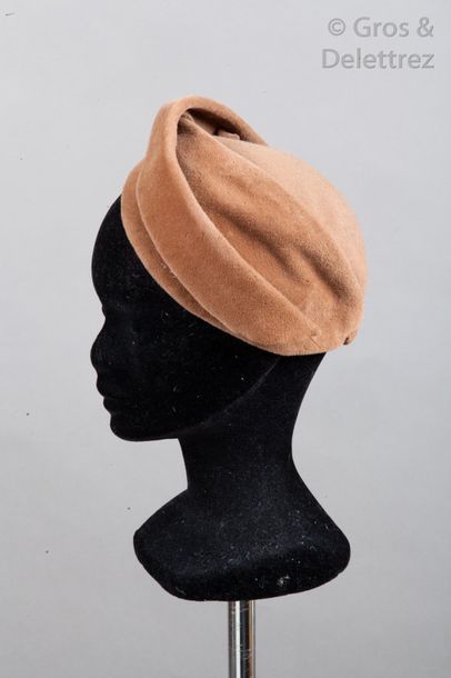 Caroline Reboux, Rose Valois, Madame Suzy circa 1940 Lot composé de quatre chapeaux,...