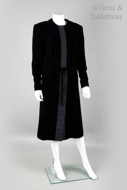 LANVIN Haute Couture 1380/CB Robe en velours de soie noir, encolure ronde, parementures,...