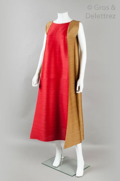 PLEATS PLEASE Robe ample en nylon polyester à plissé permanent bicolore rouge, bronze....