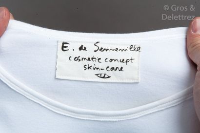 Elisabeth de SENNEVILLE Printemps/Eté 2000. Lot de deux T-shirts micro encapsulés....