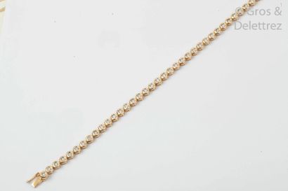 null Bracelet « Ligne » en or jaune orné de diamants taillés en brillant en serti...